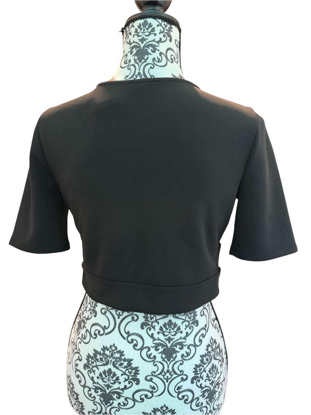 Express Scoop Neck Crop Top - Picture 4 of 8